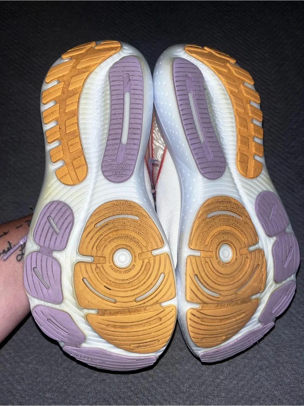 Brooks lightweight white